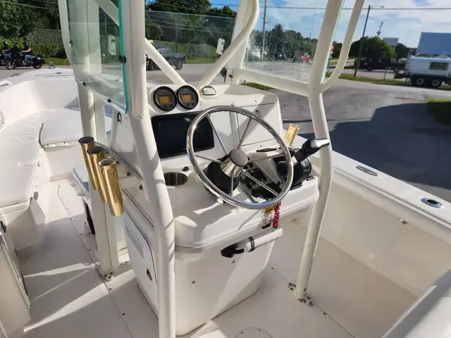 Everglades Boats 223 CC