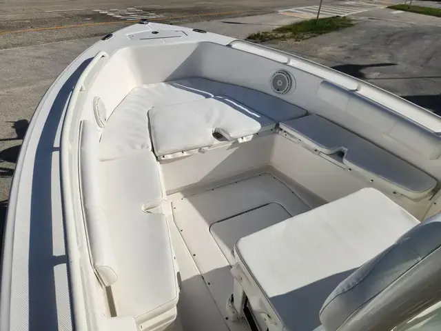 Everglades Boats 223 CC