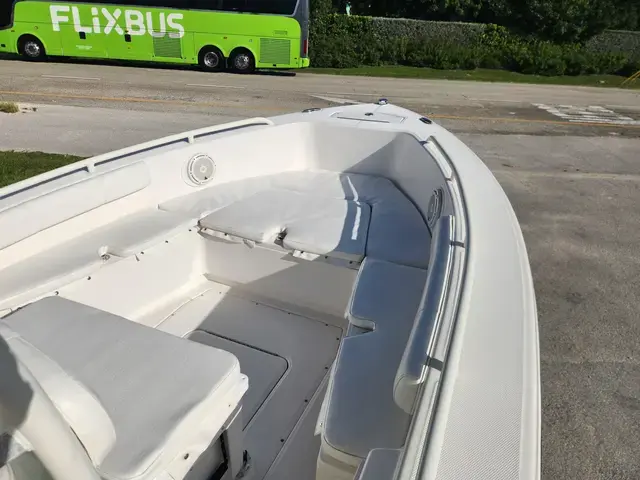 Everglades Boats 223 CC