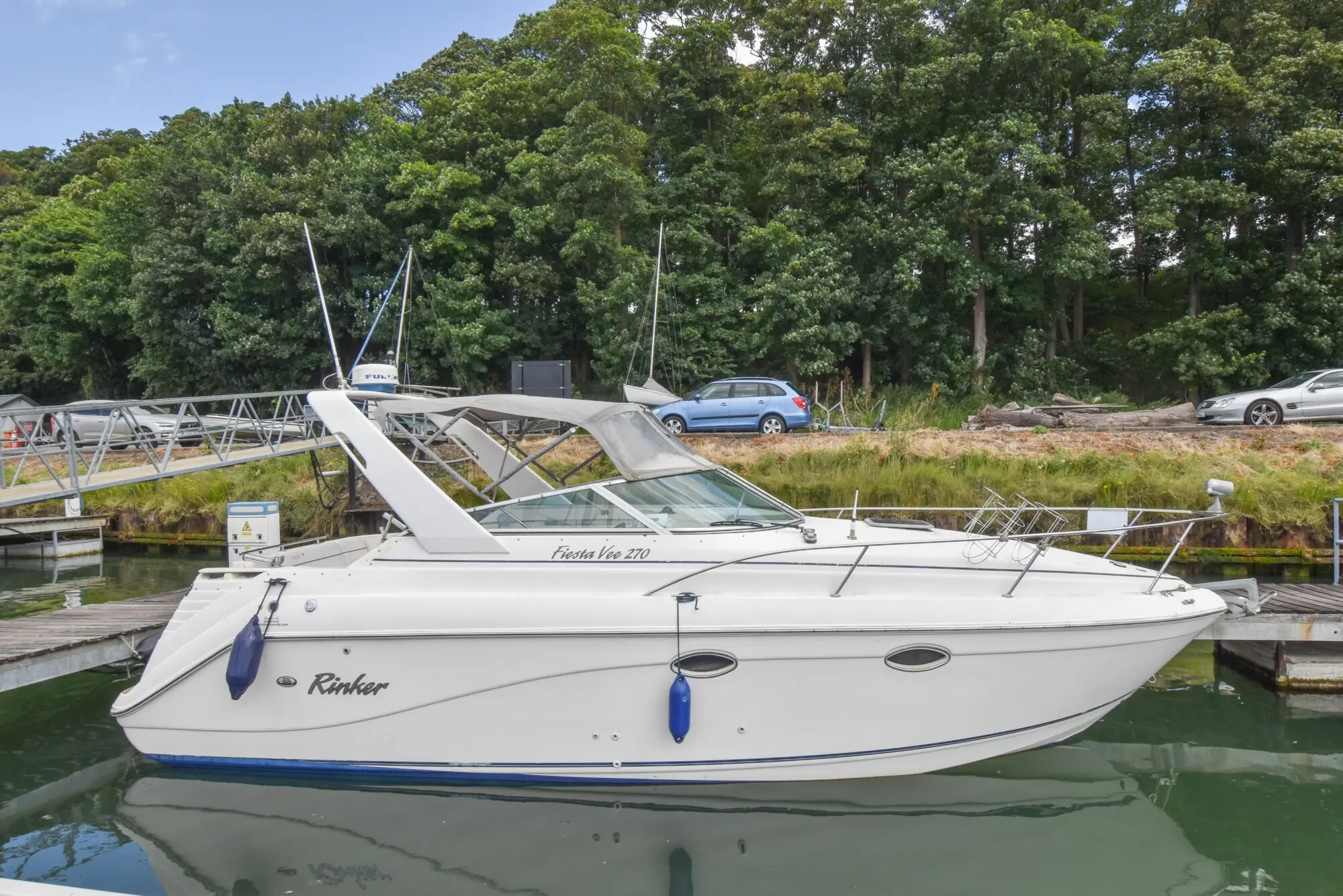 2000 Rinker fiesta vee 270