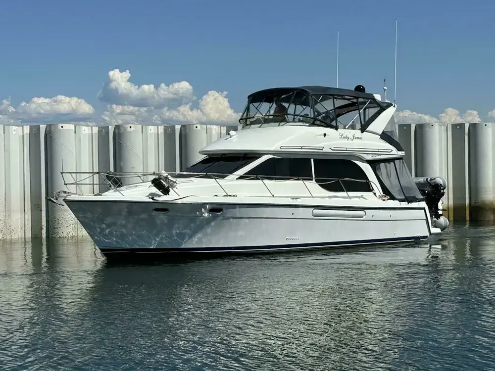 2000 Bayliner 3788 command bridge