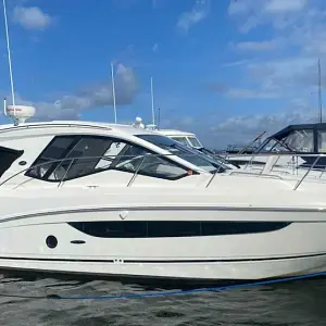 2017 Sea Ray Sundancer 350 Coupe