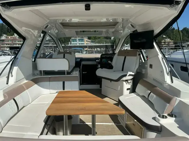 Sea Ray Sundancer 350 Coupe