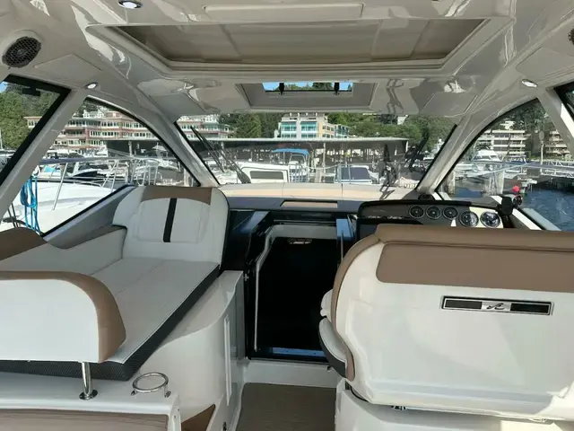 Sea Ray Sundancer 350 Coupe