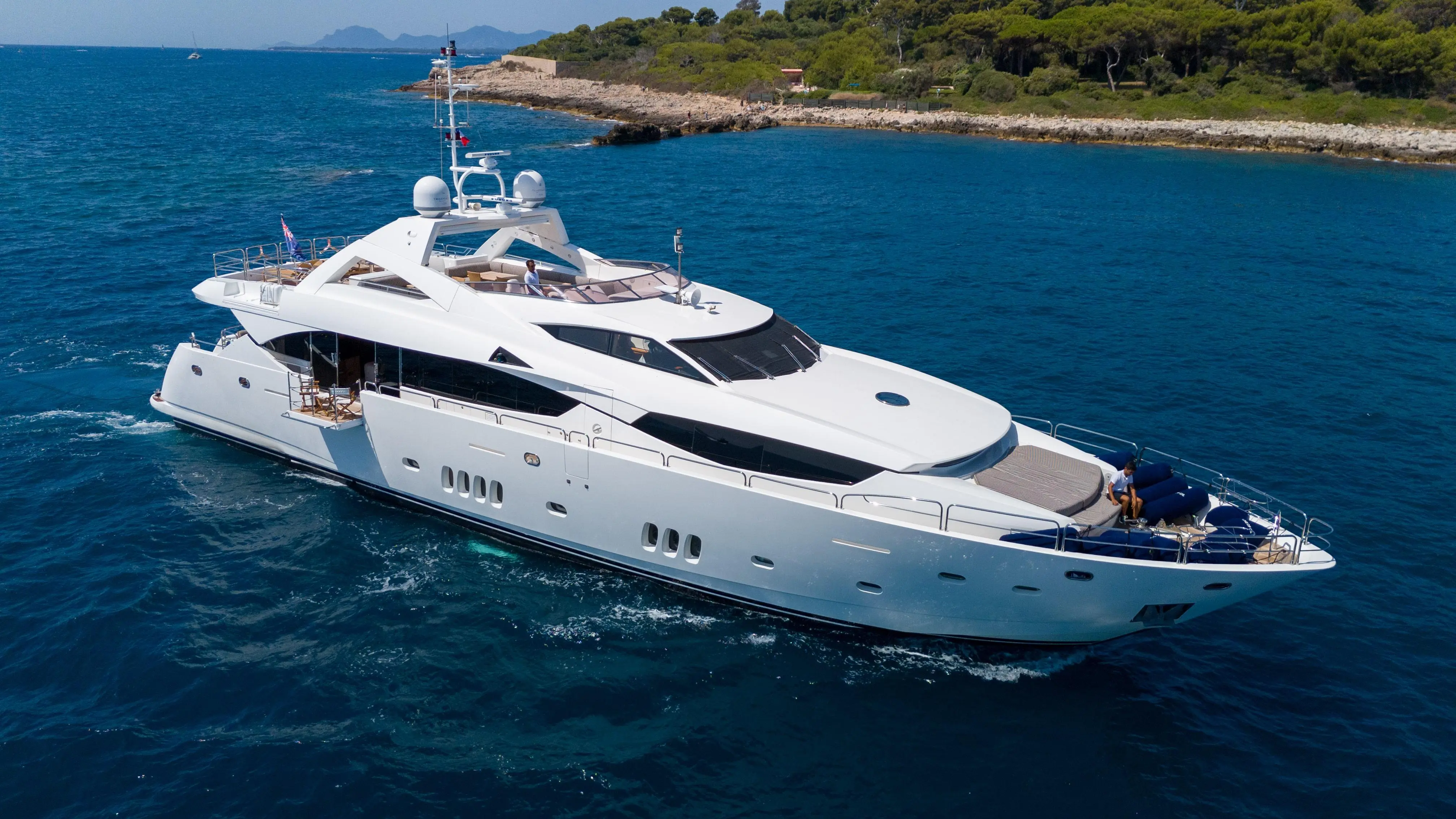 2009 Sunseeker 34m yacht