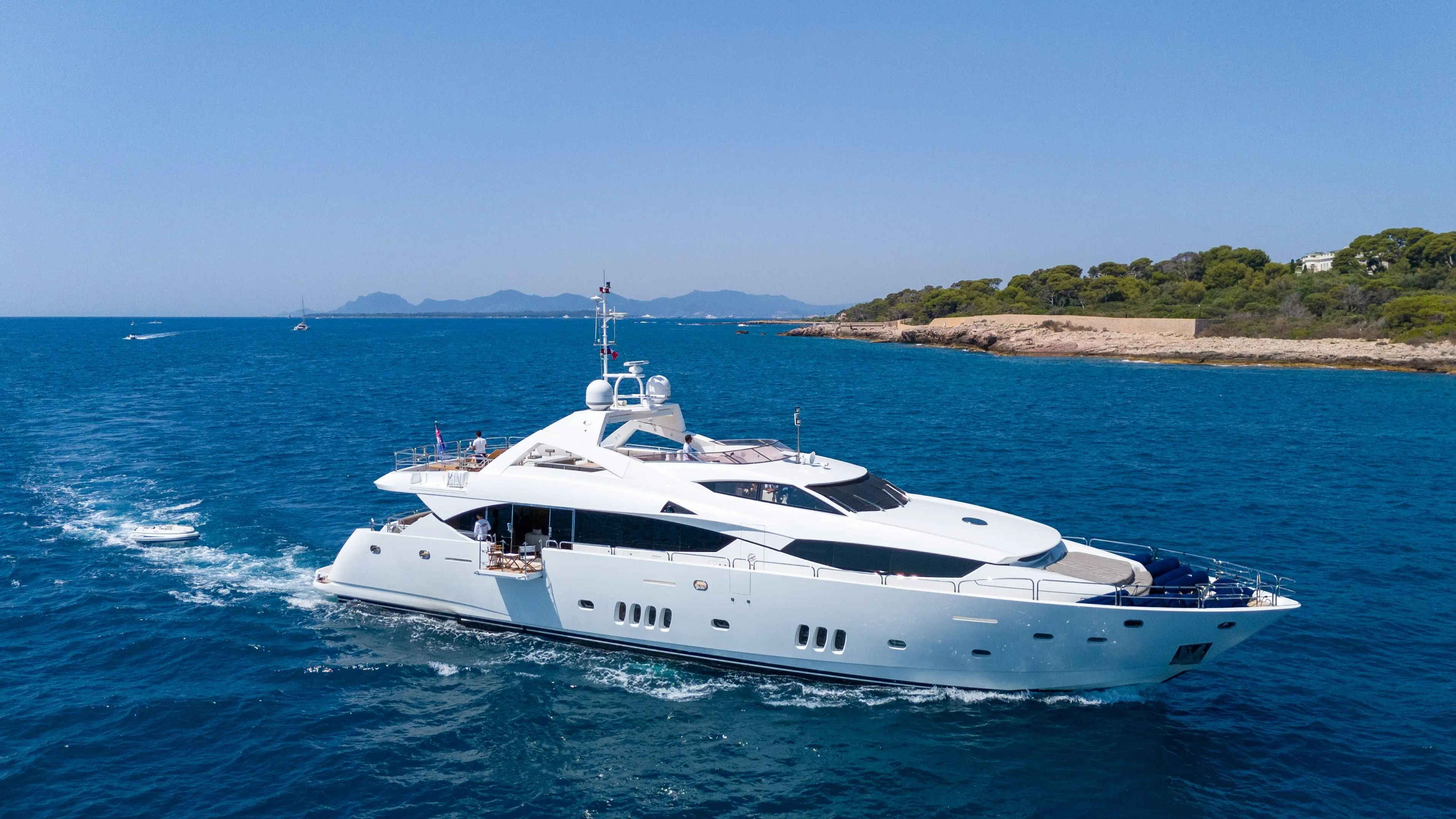 2009 Sunseeker 34m yacht