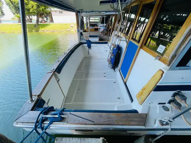 Bayliner 3818