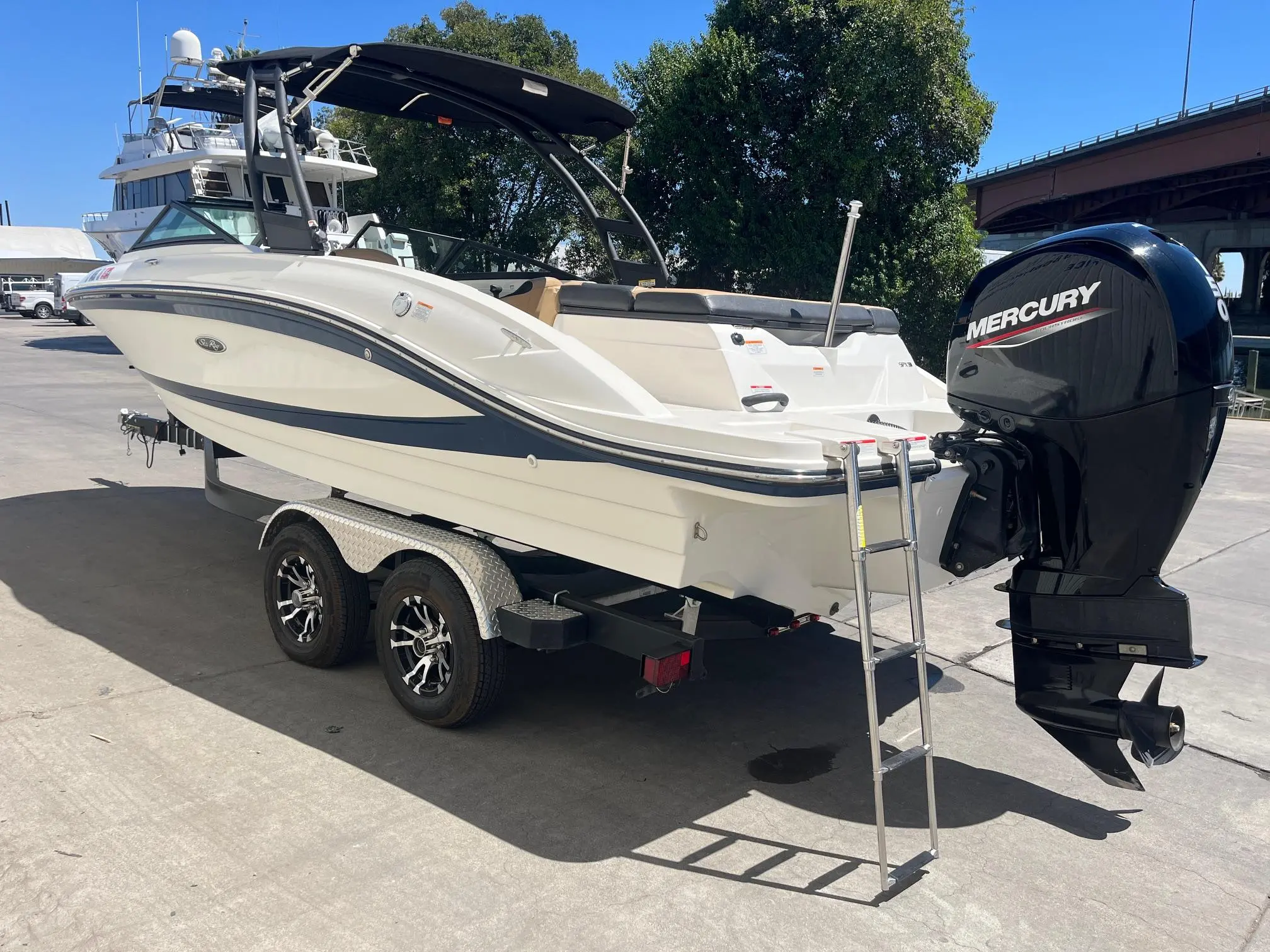 2022 Sea Ray 210 spx ob