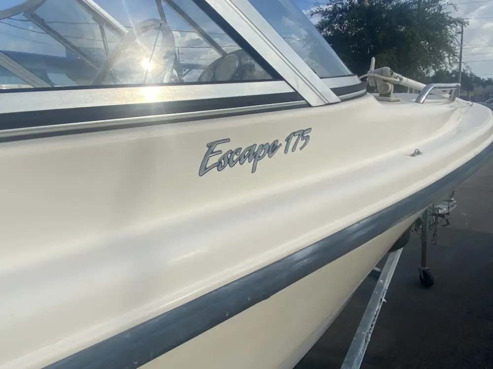 2003 Sea Hunt 17 escape