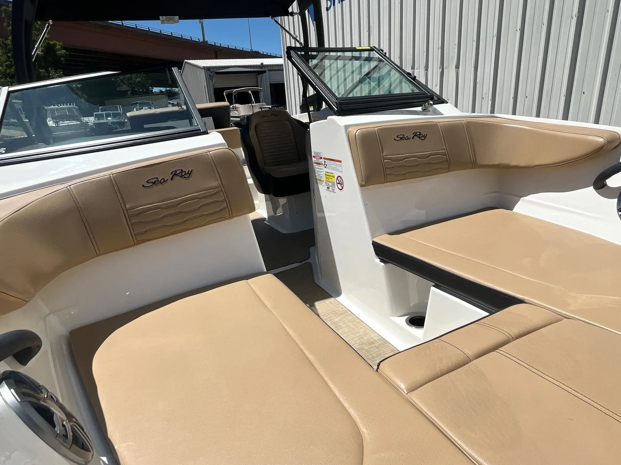 2022 Sea Ray 210 spx ob