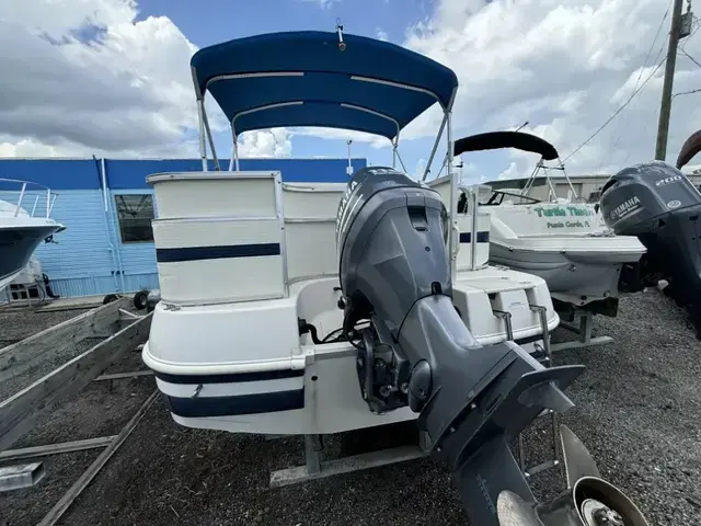 Bennington Marine Southwind 201L