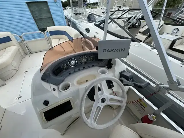 Bennington Marine Southwind 201L