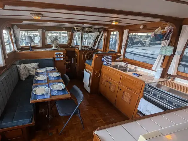 Trader Double Cabin