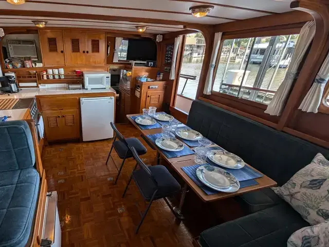 Trader Double Cabin