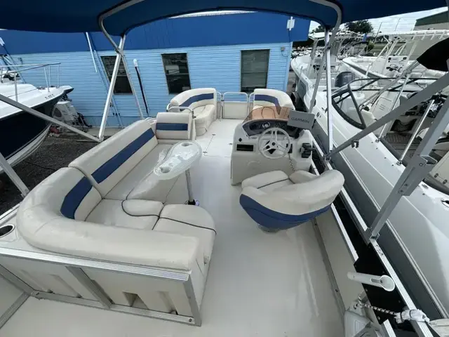 Bennington Marine Southwind 201L