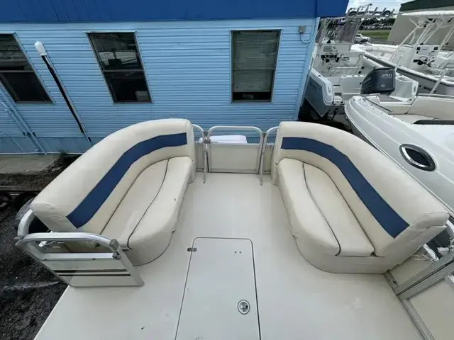 Bennington Marine Southwind 201L