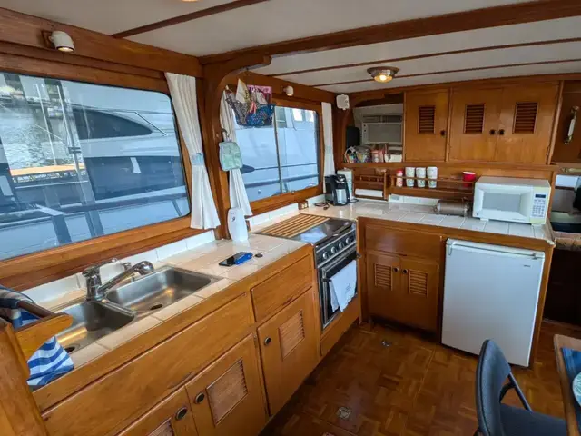 Trader Double Cabin