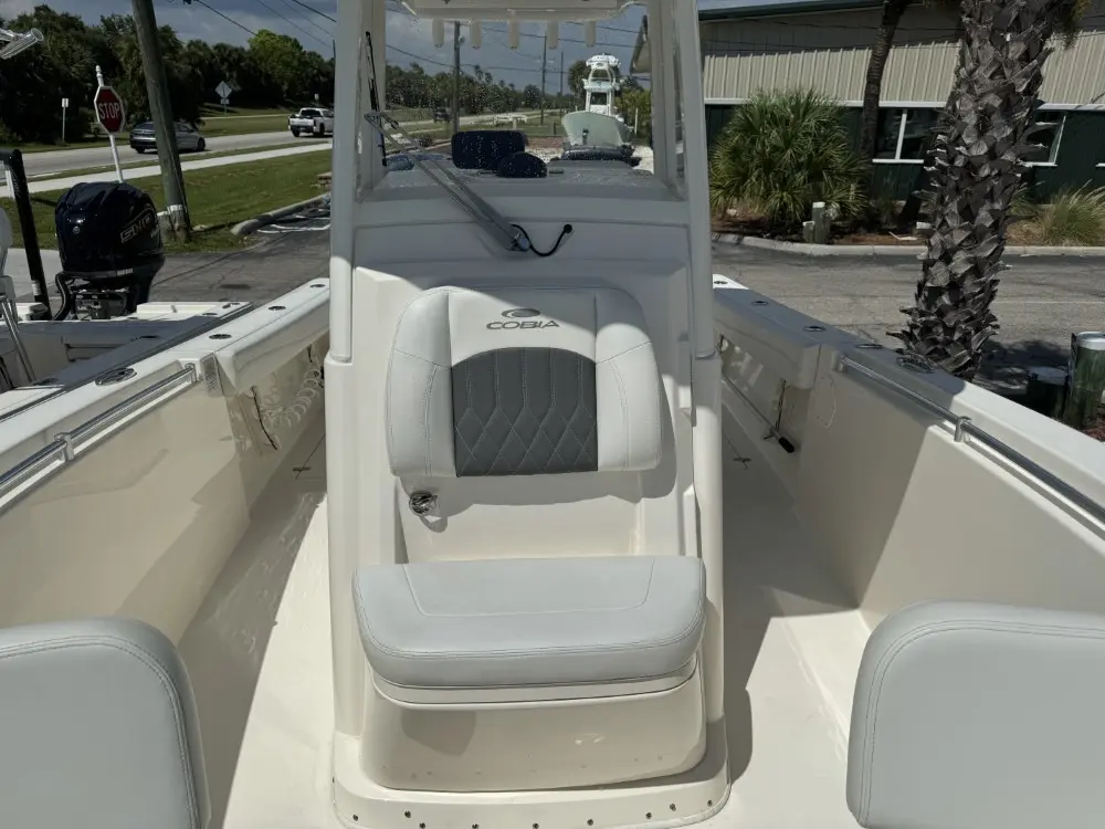 2021 Cobia Boats 262 cc