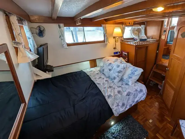 Trader Double Cabin