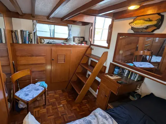 Trader Double Cabin