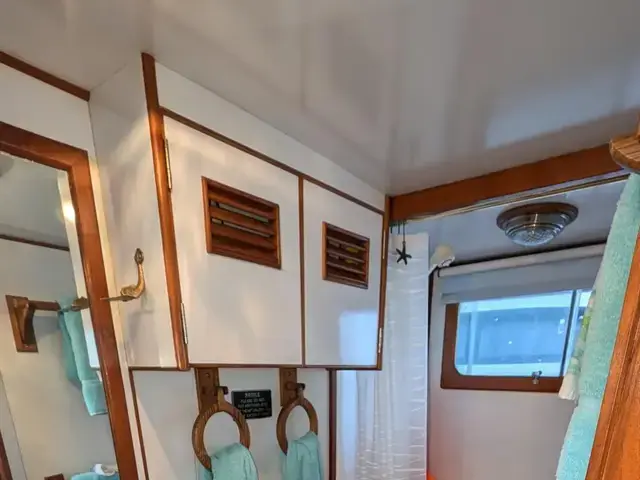 Trader Double Cabin