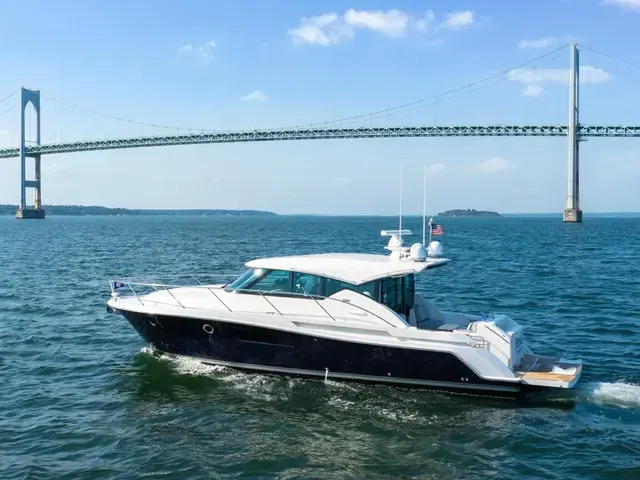 Tiara Yachts 44 Coupe