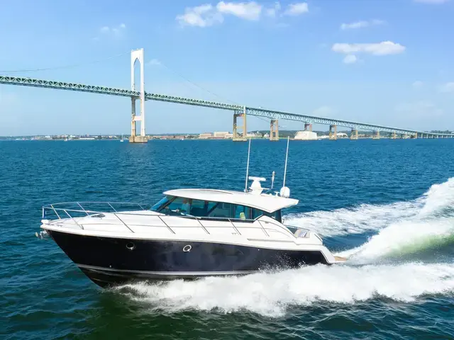 Tiara Yachts 44 Coupe