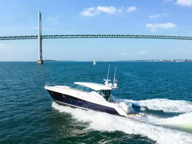 Tiara Yachts 44 Coupe