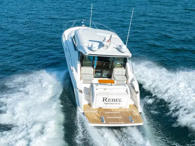 Tiara Yachts 44 Coupe