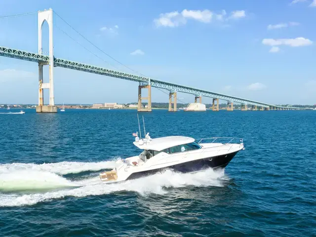 Tiara Yachts 44 Coupe