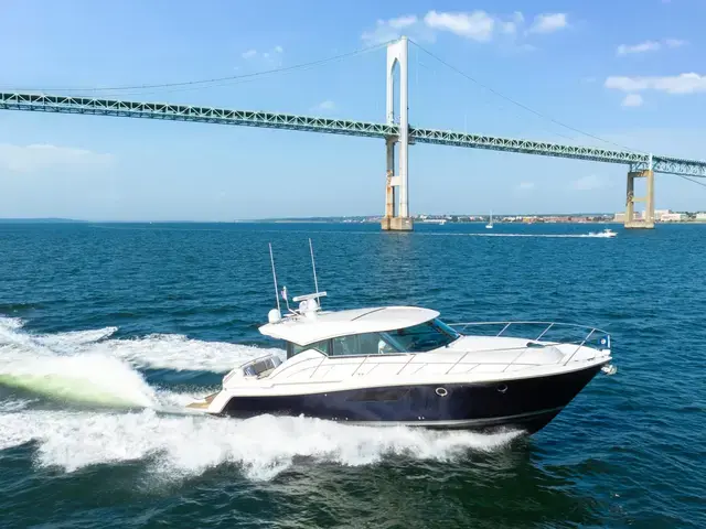 Tiara Yachts 44 Coupe