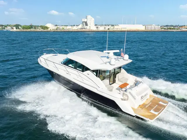 Tiara Yachts 44 Coupe