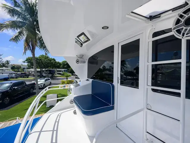 Viking Yachts 65 Enclosed