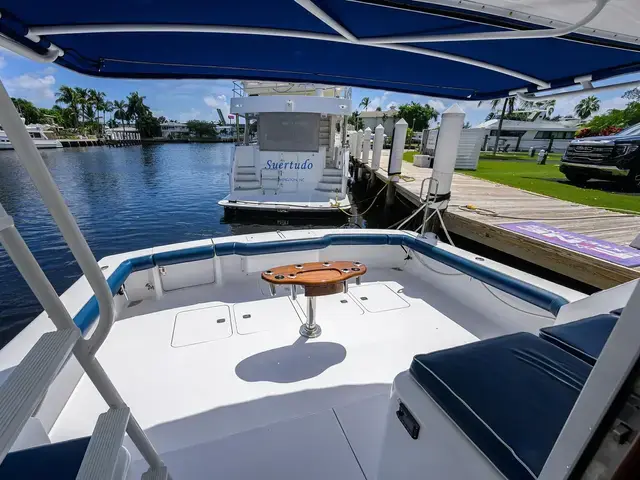 Viking Yachts 65 Enclosed