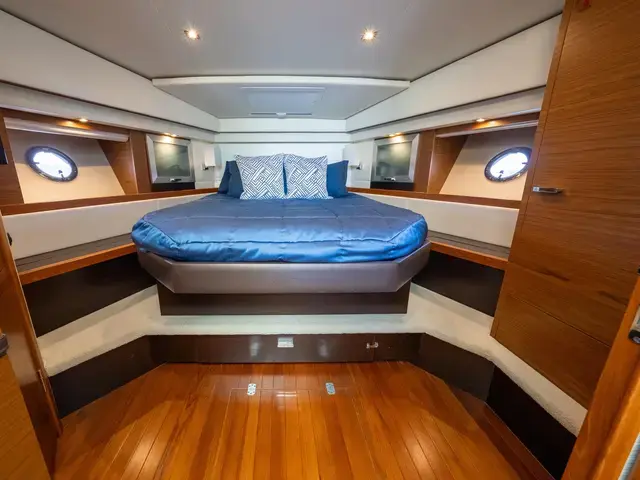 Tiara Yachts 44 Coupe