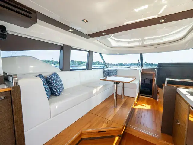 Tiara Yachts 44 Coupe