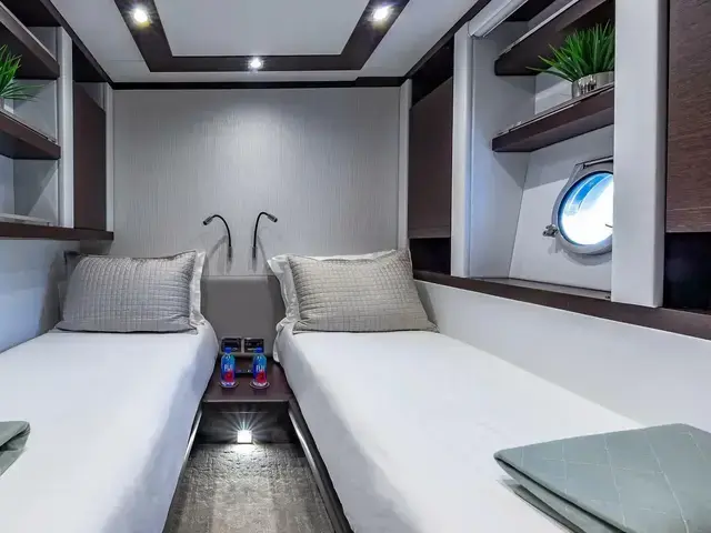 Azimut 86'