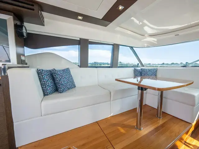 Tiara Yachts 44 Coupe