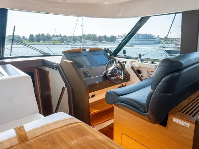 Tiara Yachts 44 Coupe