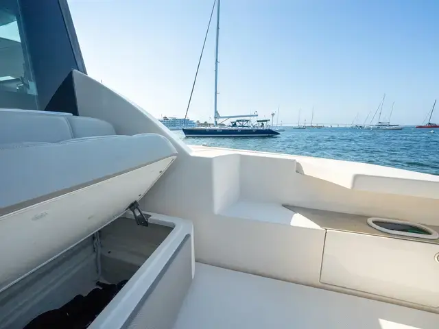 Tiara Yachts 44 Coupe