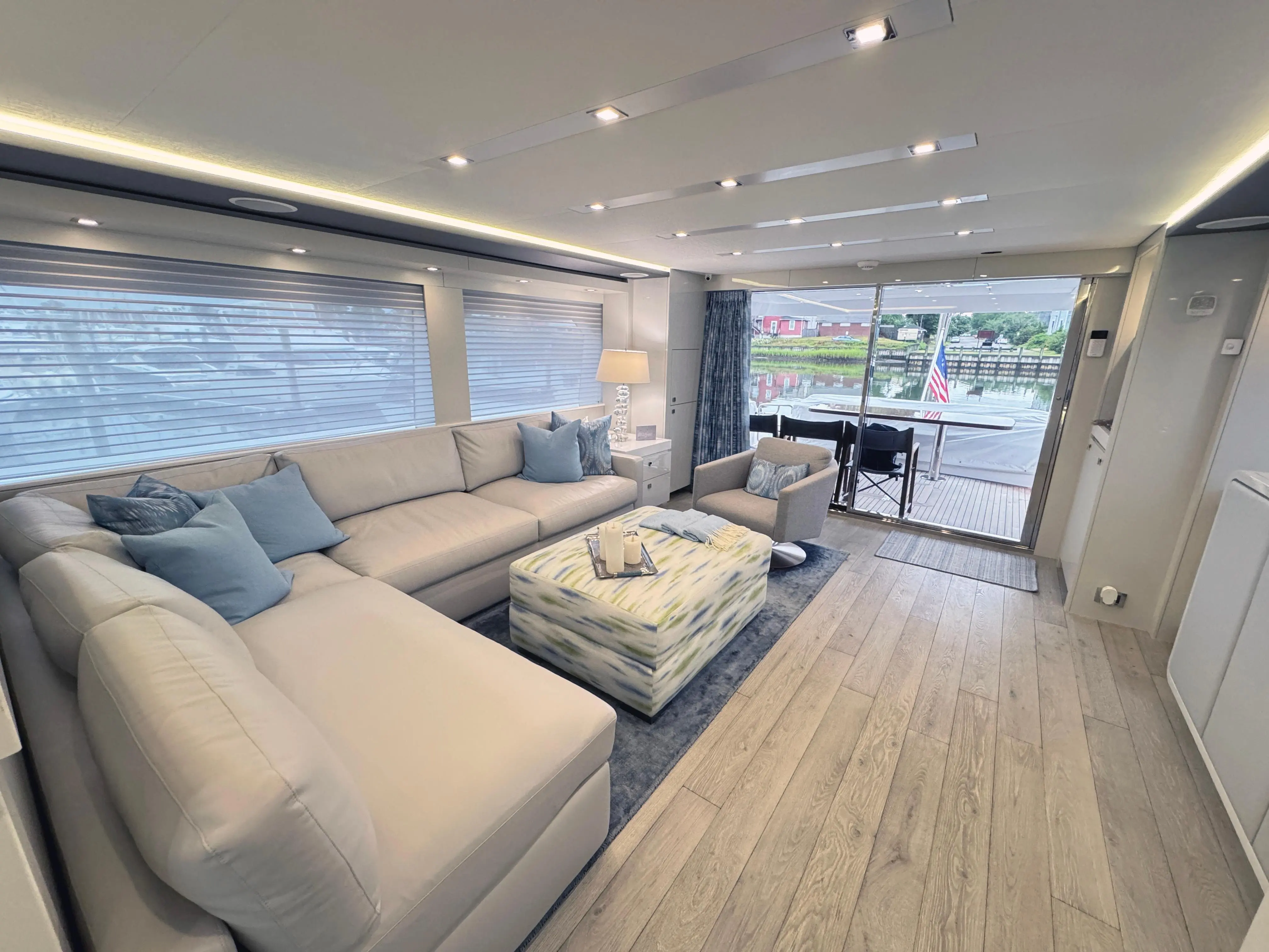 2018 Hatteras 75 motoryacht