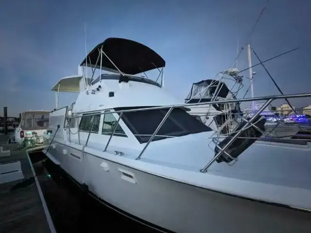 Hatteras 42 Cockpit Motoryacht