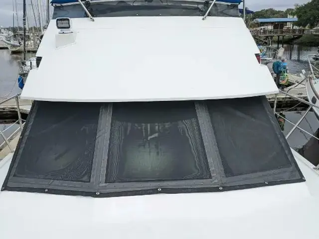 Hatteras 42 Cockpit Motoryacht