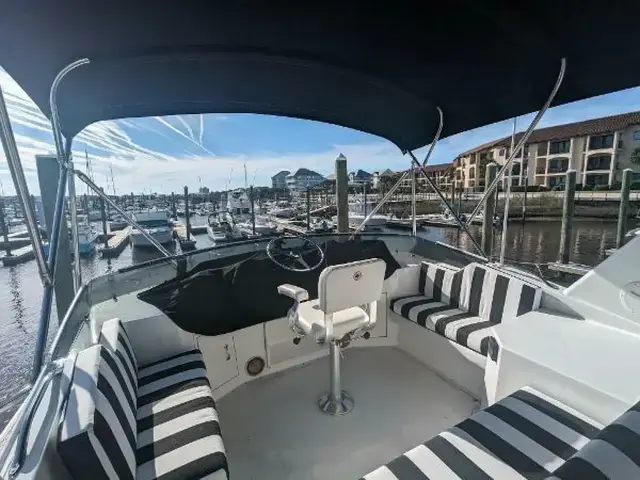 Hatteras 42 Cockpit Motoryacht