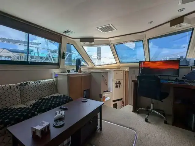 Hatteras 42 Cockpit Motoryacht