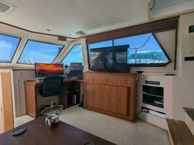 Hatteras 42 Cockpit Motoryacht