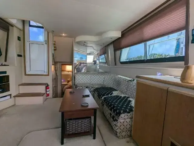 Hatteras 42 Cockpit Motoryacht