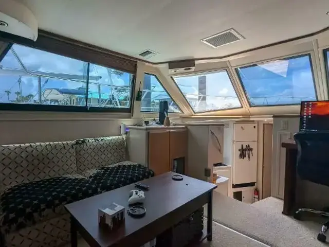 Hatteras 42 Cockpit Motoryacht