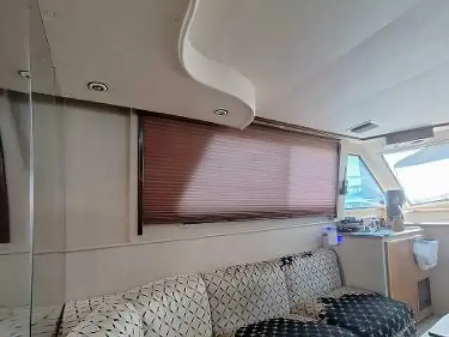 Hatteras 42 Cockpit Motoryacht