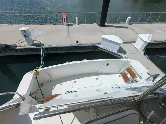 Hatteras 42 Cockpit Motoryacht